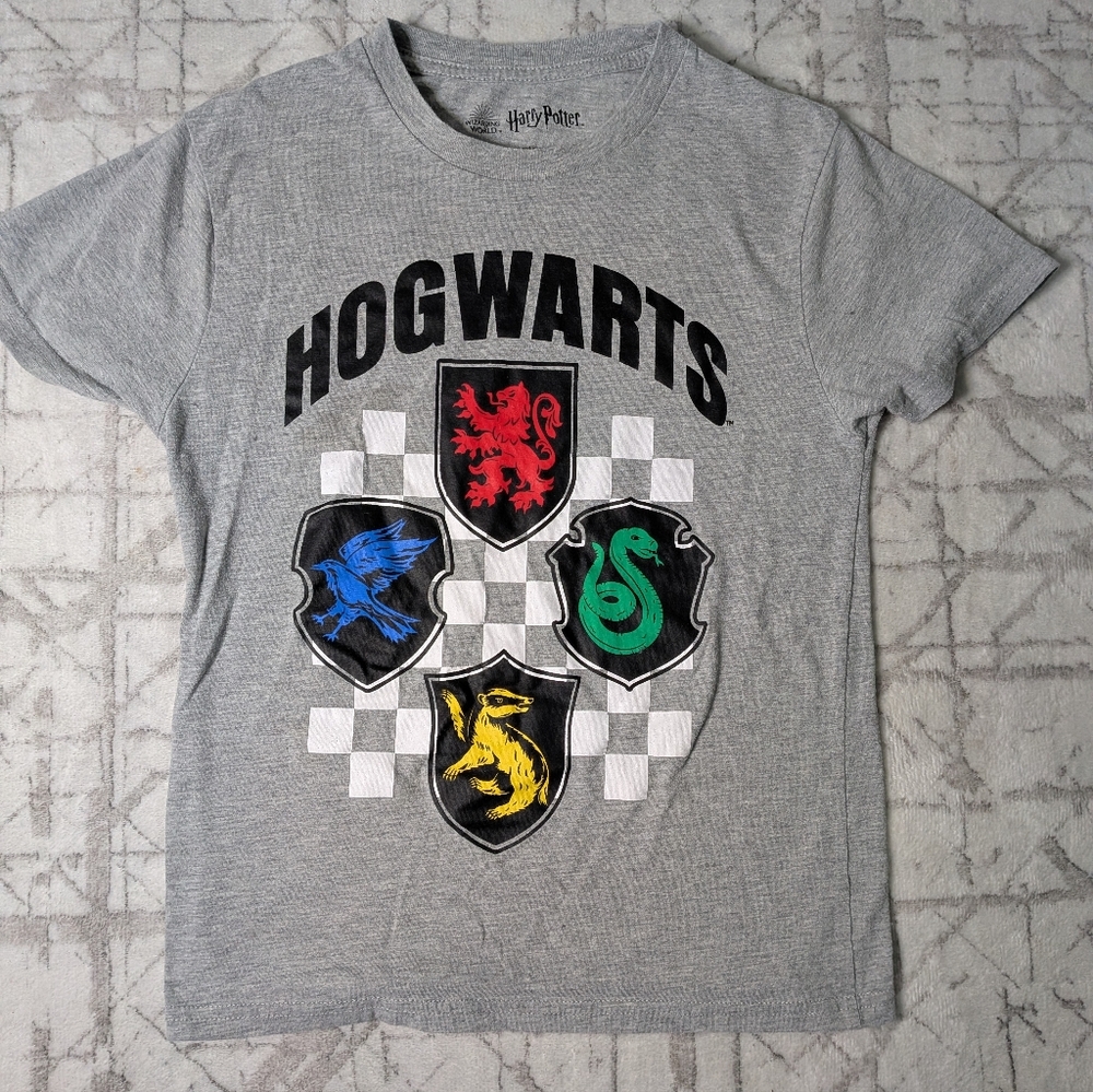 Official Wizarding World Of Harry Potter Gray Hogwarts Crest Kids T-Shirt Size M
